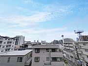 「眺望」穏やかな街並みを一望しながら、爽やかな風と柔らかく降り注ぐ陽光を感じて頂けます。