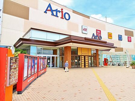 アリオ亀有店 徒歩11分。 820m