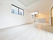 「リビングダイニング」家族の暮らしに思いを馳せて、日常のワンシーンを表現した空間。シンプルな機能美とスマートな空間美。家族みんなが自然体で過ごせる心地良さ生み出しています。