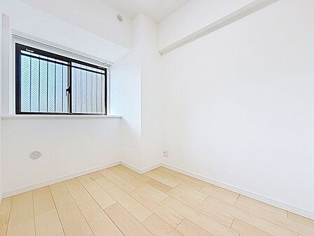 「明るい居室」主寝室は十分な広さに加えて、快適に目覚められるよう、大きな採光窓を設けました。