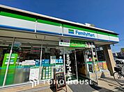 徒歩8分。ファミリーマート市川高谷一丁目店 620m