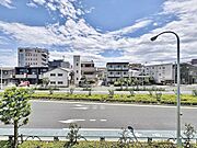 「眺望」穏やかな街並みを一望しながら、爽やかな風と柔らかく降り注ぐ陽光を感じて頂けます。