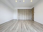 「収納付き居室」各居室にはクローゼットを完備し、家具の配置にも困らない設計がされており、採光と室内のバランスが絶妙です。