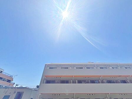 「眺望」穏やかな街並みを一望しながら、爽やかな風と柔らかく降り注ぐ陽光を感じて頂けます。