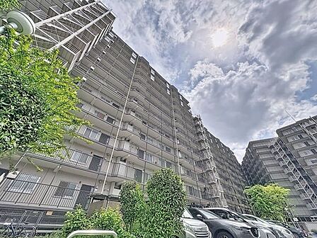 「ハイラーク船堀」ペットと暮らせる快適空間。心地良く暮らしを彩る充実のライフスタイルを。歩いていける距離に、教育施設やお買い物施設が揃う街並み。