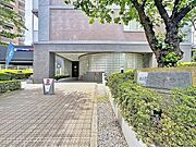 「エントランス前」