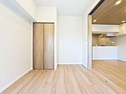 「リビング横・居室」リビングから目が届くため、お子様のお昼寝やプレイスペースとしてもおすすめです。