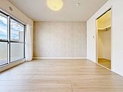 「明るい居室」温もりある自然光を感じていただける居室です。