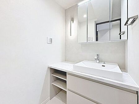 「洗面台」シンプルだからこそ使いやすい。スタンダードなデザインの洗面ボウルは清潔感あるオフホワイトです。