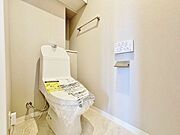 「ウォシュレット機能付き」優れた節水効果や汚れが付きにくい便座など、ほしかった機能が揃ったウォシュレット一体型トイレです。