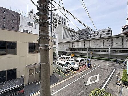 「眺望」穏やかな街並みを一望しながら、爽やかな風と柔らかく降り注ぐ陽光を感じて頂けます。