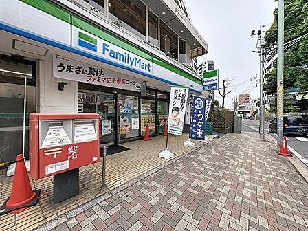 ファミリーマート市川駅北店 60m