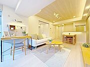 「インテリア映えする内装。」お部屋全体が優しく柔らかな色合いとなっていて、お家時間を穏やかに過ごせる空間が広がっています。