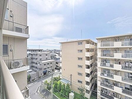 「眺望」心地よい風を感じながら、青空を眺め一息つくことのできる住空間です。
