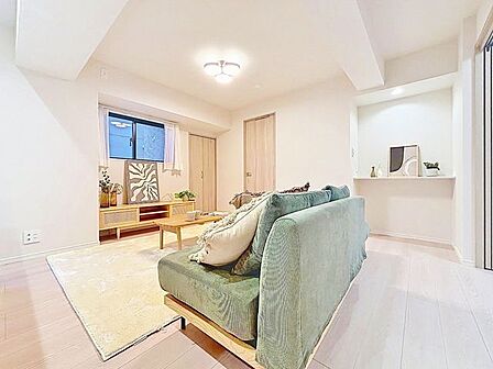 「団欒の場」忙しい朝でも、しっかり家族が揃って食事をして頂けるゆとりある大きさのダイニングスペース。手料理をテーブルで囲む素敵な時間を存分に愉しんで下さい。
