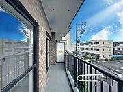 「バルコニー」大きな空に囲まれた気持ちのいい住まい。バルコニーを覗くだけで圧倒的な開放感に包まれます。