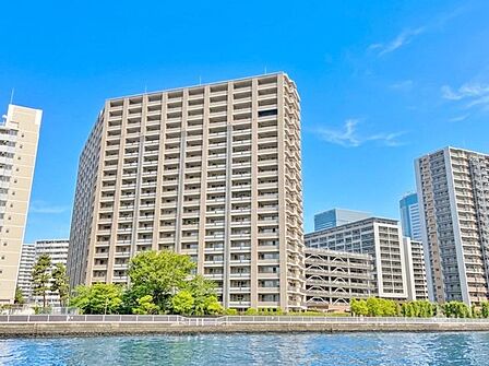 「～ プライヴブルー東京～」毎日お散歩に行きたくなるような緑に恵まれたエリア。自然に包まれた穏やかな暮らしを実現が叶う住環境が整っています。