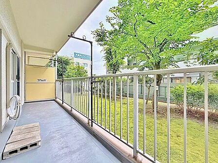 「バルコニー」大きな空に囲まれた気持ちのいい住まい。バルコニーを覗くだけで圧倒的な開放感に包まれます。