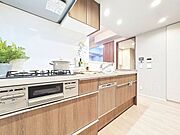 「家事ラク食洗機搭。。」たくさんの洗い物が出ても食洗機付きキッチンなら安心ですね。洗い物の手間を減らすことでご家族での会話も増え楽しい新生活の始まりです。