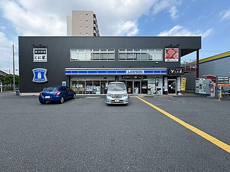 ローソン三郷中央店 380m