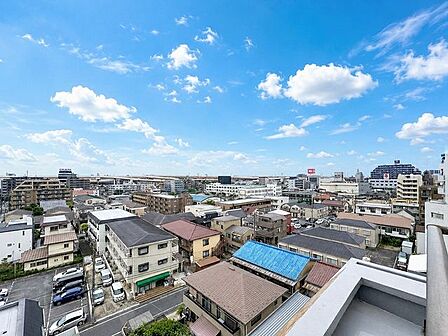「眺望」穏やかな街並みを一望しながら、爽やかな風と柔らかく降り注ぐ陽光を感じて頂けます。