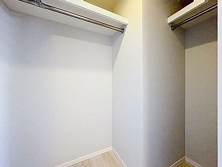 「ウォークインクローゼット」たっぷりと荷物が入るよう、ウォークインクローゼットを完備いたしました。