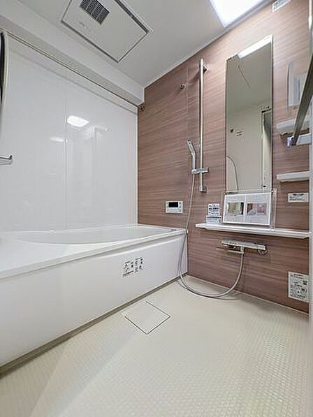 「一日の疲れをリフレッシュ。快適バスルーム。」癒しの空間バスルームです。天気に左右されずに洗濯物を乾かせる、浴室乾燥機・オートバス機能付きです。