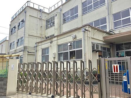 足立区立梅島駅前小学校 450m
