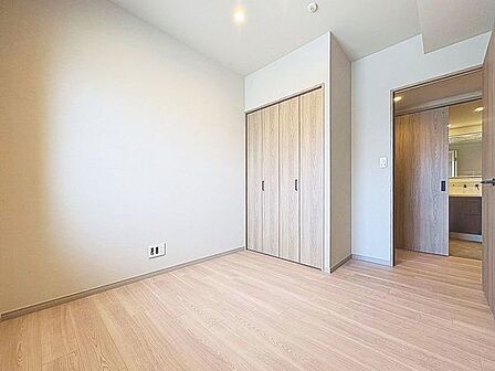 「子供部屋」お子様の成長に合わせて机やベットを自由にレイアウトできるようにと、小さな自立心を育むお部屋作りを見越してご覧下さい。