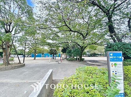 徒歩5分。船堀スポーツ公園 370m