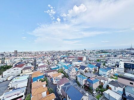 「眺望」穏やかな街並みを一望しながら、爽やかな風と柔らかく降り注ぐ陽光を感じて頂けます。