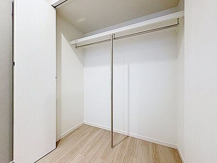 「収納豊富」収納の多さも魅力です。使い勝手の良い収納を豊富に設置しております。居住スペースを充分に確保することができる為、ゆとりある室内で、ゆっくりとご寛ぎいただけます。