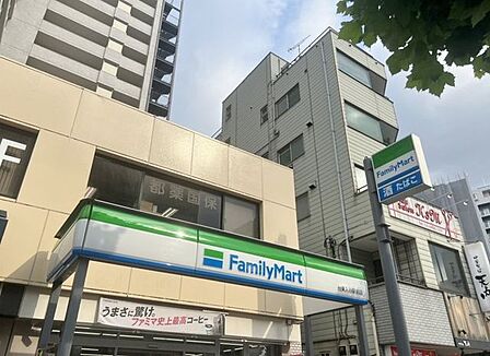 徒歩7分。ファミリーマート入谷店 540m