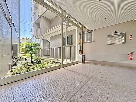 「マンションロビー」