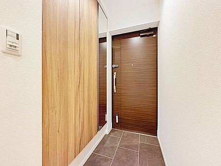 「玄関」「ただいま」・「おかえり」。新居で交わす家族同士の何気ないやり取りがただ何となく嬉しいんです。自分のお家を手に入れた事の喜びが感じられるお客様からの素敵なエピソードです。