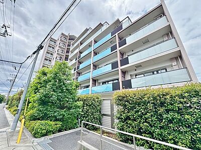 外観:「エクセレントシティ新柏ヒルズ」「新柏」駅徒歩7分。季節感を演出する多彩な樹木と豊かな彩りが重なり、心地よい場所となることでしょう。 外観:「エクセレントシティ新柏ヒルズ」「新柏」駅徒歩7分。季節感を演出する多彩な樹木と豊かな彩りが重なり、心地よい場所となることでしょう。