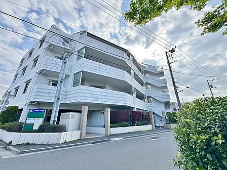 「〜ゼファー北小岩クリアス〜」4階皆も向きで陽当たりに恵まれた室内は、2026年7月に新規内装リフォーム済み。新生活にぴったりな住戸です。