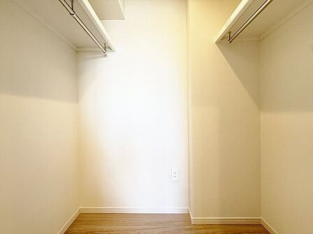 「ウォークインクローゼット」たっぷりと荷物が入るよう、ウォークインクローゼットを完備いたしました。