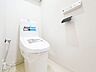 トイレ：「リフォーム済・トイレ」トイレ関係の設備も一新されています。もちろん温水洗浄機能付き便座です。