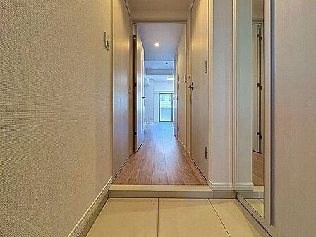 「玄関」家の中でお客様を迎える最初の場所である玄関。豊富な玄関収納で、常に綺麗に保つことが出来ます。