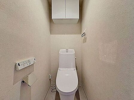 「リフォーム済・トイレ」トイレ関係の設備も一新されています。もちろん温水洗浄機能付き便座です。