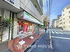 徒歩6分。ファミリーマート江東橋二丁目店 430m