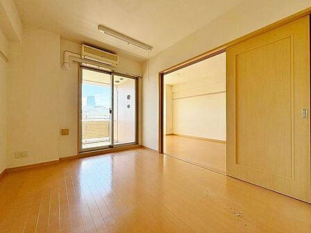 「明るい居室」温もりある自然光を感じていただける居室です。