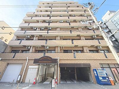 外観:「~ダイアパレス御徒町V~」「仲御徒町駅」徒歩2分×複数線利用可能で、利便性に優れた住環境。7階南向きの陽だまりハウスで新生活をお楽しみ下さい。 外観:「~ダイアパレス御徒町V~」「仲御徒町駅」徒歩2分×複数線利用可能で、利便性に優れた住環境。7階南向きの陽だまりハウスで新生活をお楽しみ下さい。