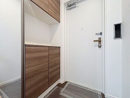 「玄関」家の中でお客様を迎える最初の場所である玄関。豊富な玄関収納で、常に綺麗に保つことが出来ます。