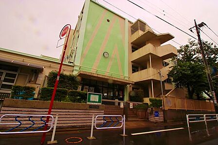 江戸川区立大杉小学校 209m