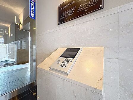 「オートロック完備」当マンションエントランスには、防犯対策の「オートロック」を採用。マンション住人以外の侵入を防ぐために設置しました。お子様がいらっしゃるご家庭にも安心の設備です。