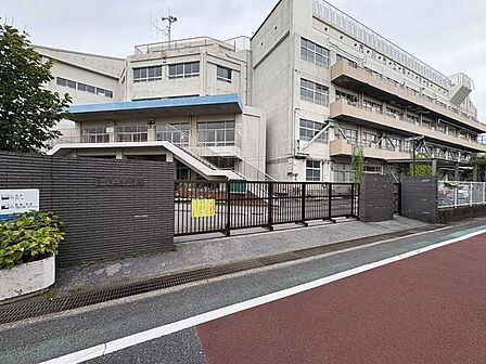 徒歩14分。市川市立幸小学校 1090m