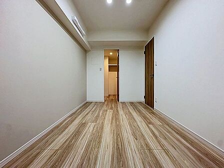 「フレキシブルに使えます」書斎としても、趣味やくつろぎのスペースとしてお使いいただけます。家族と一緒に楽しい時間を過ごす中にも、一人でくつろげる時間と場所は特別なものになります。
