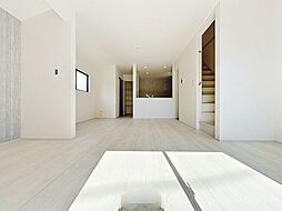 利便性に優れ穏やかな街並みに佇む新築戸建て